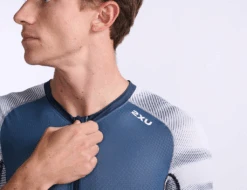 2XU Light Speed Trisuit Korte Mouw Blauw/wit Heren -Craft Winkel 2xu light speed sleeved trisuit0 mt7019d mdn wht 020