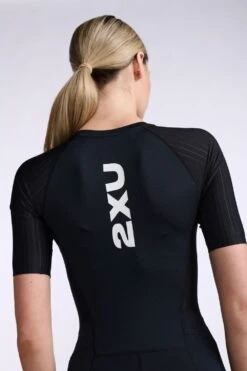 2XU Aero Trisuit Korte Mouw Zwart Dames -Craft Winkel 2xu trisuit aero sleeved wt6431d blk wht 27 1