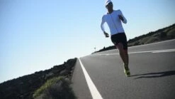 Zone3 Lava Aero Lange Mouw Tri Top Wit Heren -Craft Winkel lava mens aero top lifestyle 2