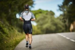 Zone3 Lava Aero Trisuit Korte Mouw Kona Print Dames -Craft Winkel zone3 dames trisuit ss lava trisuit kona 12