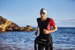 Zone3 Aquaflo Plus Korte Mouw Trisuit Zwart/rood Heren -Craft Winkel zone3 trisuits heren aquaflo plus short sleeve zwart rood ts20maqps101 011